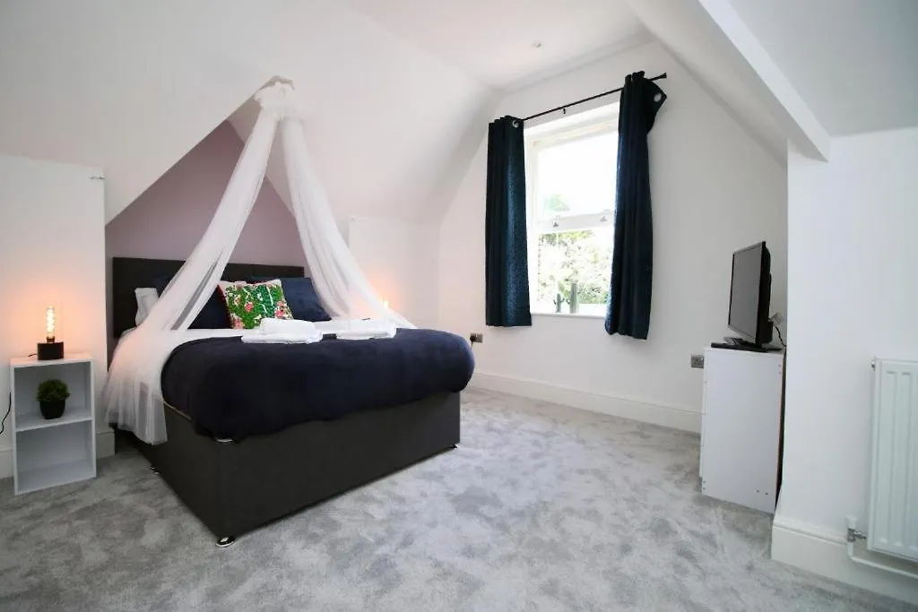 Chic 3-Bed Stay Near Cardiff\'S Top Sights contacts